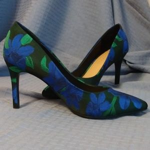 Must See!! Kelly & Katie Pointed Toe Heels